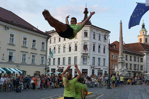 Nastop pred Mestno hišo